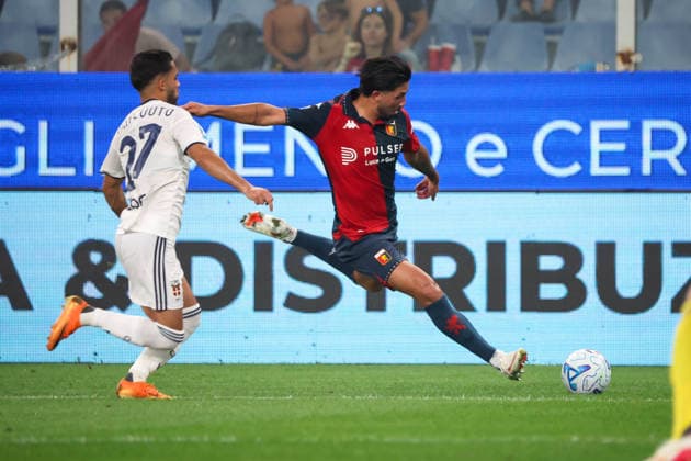 IPA88118294 - Serie A, Day 3, Genoa, Ferraris Stadium, Genoa vs. Como; pictured: Ellertsson and Yan Couto  Copyright: xGabrielexSiri IPAxSportx xx 88118294