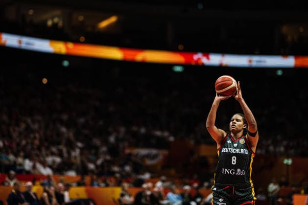 FIBA Women™s Basketball World Cup 2026: Spanien vs. Deutschland, 04.09.2026 Nyara Sabally (Deutschland, 8) wirft; Basketball, FIBA Women™s Basketball World Cup 2026, Gruppenphase, Gruppe A, 1. Spieltag: Spanien vs. Deutschland am 04.09.2026 in der Uber Arena, Berlin *** FIBA Women’s Basketball World Cup 2026: Spain vs. Germany, September 4, 2026; Nyara Sabally (Germany) takes an 8-point shot; FIBA Women’s Basketball World Cup 2026, group stage, Group A, Matchday 1: Spain vs. Germany on September 4, 2026, at the Uber Arena, Berlin Copyright: xBEAUTIFULxSPORTS Tonhäuserx