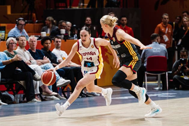 FIBA Women™s Basketball World Cup 2026: Spanien vs. Deutschland, 04.09.2026 Iyana Martin (Spanien, 44) gegen Emma Eichmeyer (Deutschland, 9); Basketball, FIBA Womens Basketball World Cup 2026, Gruppenphase, Gruppe A, 1. Spieltag: Spanien vs. Deutschland am 04.09.2026 in der Uber Arena, Berlin *** FIBA Women’s Basketball World Cup 2026: Spain vs. Germany, September 4, 2026—Iyana Martin (Spain, 44) vs. Emma Eichmeyer (Germany, 9)—Basketball, FIBA Women’s Basketball World Cup 2026, Group Stage, Group A, Match Day 1: Spain vs. Germany on September 4, 2026, at the Uber Arena, Berlin Copyright: xBEAUTIFULxSPORTS Tonhäuserx