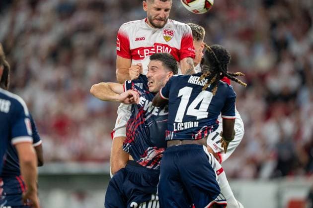 Kopfball von Jeff Chabot (VfB Stuttgart, 24), VfB Stuttgart vs. 1. FC Koeln, Fussball, 1. Bundesliga, 02. Spieltag, 04.09.2026 DFB regulations prohibit any use of photographs as image sequences and or quasi-video Stuttgart Baden-Wuerttemberg Deutschland *** Header by Jeff Chabot, VfB Stuttgart, 24, VfB Stuttgart vs. 1. FC Köln, soccer, Bundesliga 1, Matchday 2, September 4, 2026. DFB regulations prohibit any use of photographs as image sequences and or quasi-video. Stuttgart, Baden-Württemberg, Germany Copyright: xkolbert-press PhilipxZieglerx