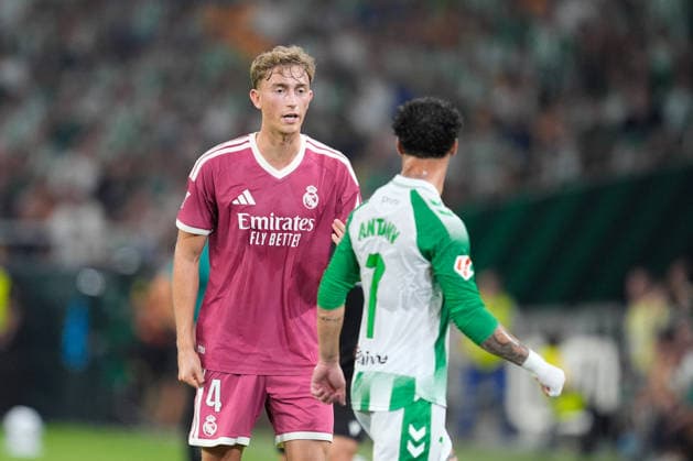 September 4, 2026, Sevilla, Sevilla, Spain: Dean Huijsen of Real Madrid CF and Antony of Real Betis Balompie exchange words during the Spanish league, LaLiga EA Sports, football match played between Real Betis and Real Madrid at La Cartuja stadium on September 4, 2026, in Sevilla, Spain. Sevilla Spain - ZUMAa181 20260904_zaa_a181_087 Copyright: xJoaquinxCorcherox