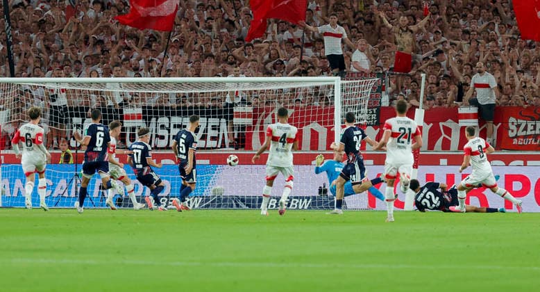 Im Bild: Das Tor zum 3:0 von Ermedin Demirovic (VfB Stuttgart, 9), rechts im Bild 04.09.2026, VfB Stuttgart - 1. FC Koeln, 1. Bundesliga, 2. Spieltag, Deutschland, Stuttgart, MHP Arena, DFL REGULATIONS PROHIBIT ANY USE OF PHOTOGRAPHS AS IMAGE SEQUENCES AND OR QUASI-VIDEO. *** Pictured: Ermedin Demirovic s goal to make it 3–0 for VfB Stuttgart, 9, on the right in the photo, September 4, 2026, VfB Stuttgart vs. FC Cologne, Bundesliga 1, Matchday 2, Germany, Stuttgart, MHP Arena, DFL regulations prohibit any use of photographs as image sequences and or quasi-video Copyright: HMBxMedia xJulienxBecker