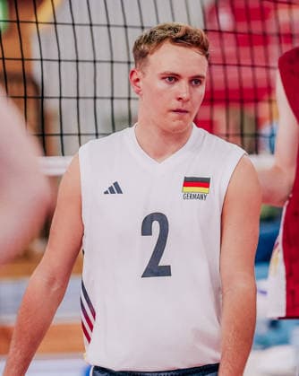 GER, Volleyball, European Championship Dress Rehearsal, Exhibition Match, Germany vs. Netherlands, 04 09 26 Focus on the Warm-up: Leonard Graven 2, Germany Photo: HMB Media, Etienne Schlick Copyright: HMBxMedia EtiennexSchlick