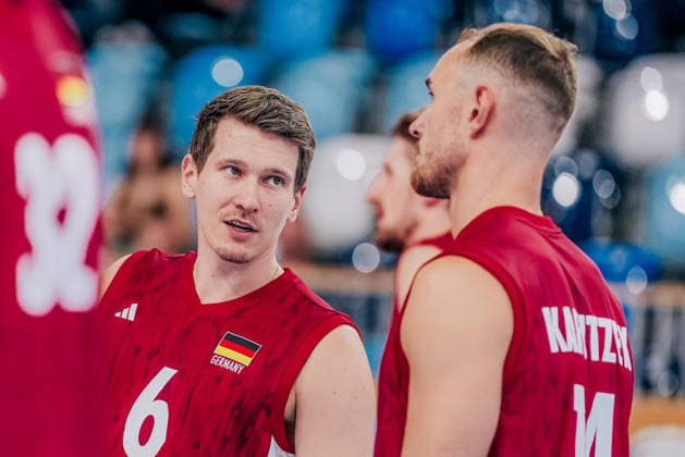 GER, Volleyball, European Championship Dress Rehearsal, Friendly Match, Germany vs. Netherlands, 04 09 26 Focus on the Warm-up Johannes Tille 6, Germany Photo: HMB Media Etienne Schlick Copyright: HMBxMedia EtiennexSchlick