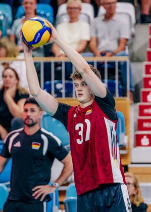 GER, Volleyball, European Championship dress rehearsal, exhibition match, Germany vs. the Netherlands, September 4, 2026. Focus on the warm-up. Theo Mohwinkel, 32, Germany. Photo: HMB Media, Etienne Schlick Copyright: HMBxMedia EtiennexSchlick