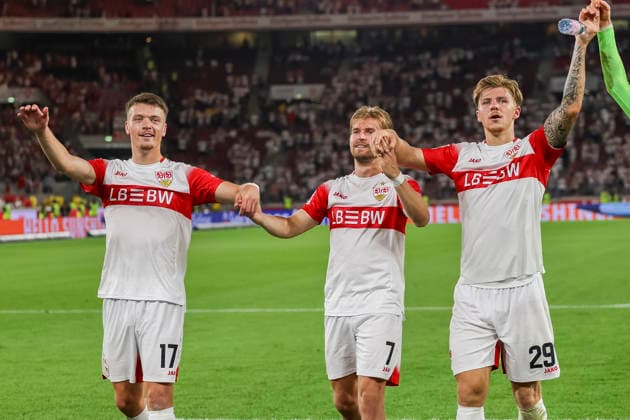 Dzenan Pejcinovic (VfB Stuttgart, 17), Maximilian Mittelstädt, Mittelstadt (VfB Stuttgart, 07) und Finn Jeltsch (VfB Stuttgart, 29) nach dem Spiel , Deutschland, Fussball, 1. Bundesliga, 2.Spieltag, 2026 2027, VfB Stuttgart vs. 1.FC Köln, 04.09.2026, Stuttgart MHP Arena Deutschland *** Dzenan Pejcinovic (VfB Stuttgart), 17, Maximilian Mittelstädt (VfB Stuttgart), 07, and Finn Jeltsch (VfB Stuttgart), 29, after the game, Germany, soccer, Bundesliga 1, Matchday 2, 2026–2027, VfB Stuttgart vs. 1. FC Köln, September 4, 2026, Stuttgart MHP Arena, Germany Copyright: xGrantxHubbsx