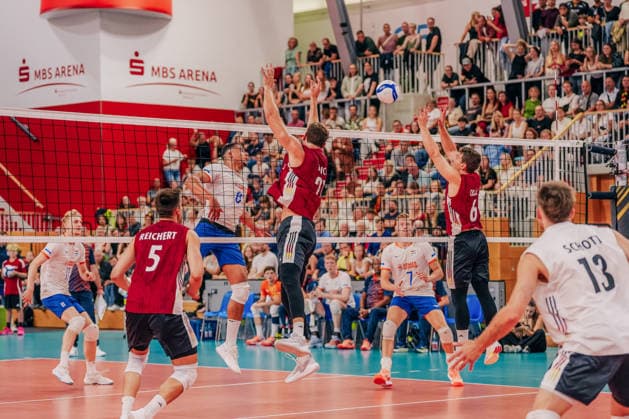 GER, Volleyball, European Championship Warm-up Match, Friendly Match, Germany vs. Netherlands, 09 26 04 Block by Johannes Tille 6, Germany Photo: HMB Media, Etienne Schlick Copyright: HMBxMedia EtiennexSchlick