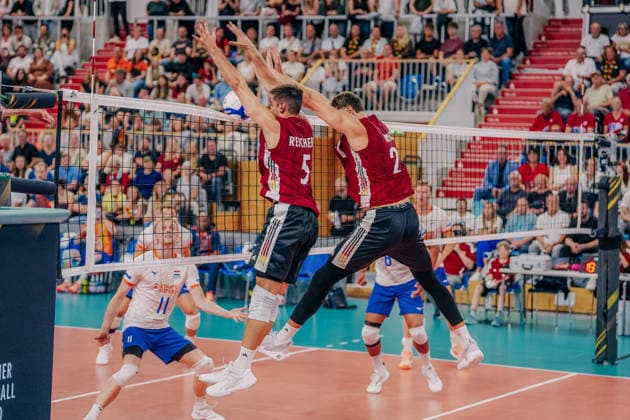 GER, Volleyball, European Championship Warm-up Match, Friendly Match, Germany vs. Netherlands, September 4, 2026: Bloch assisted by Moritz Reichert (5), Germany, and Leonard Graven (2), Germany. Photo: HMB Media, Etienne Schlick Copyright: HMBxMedia EtiennexSchlick