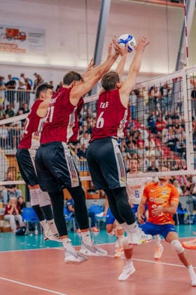 GER, Volleyball, European Championship Dress Rehearsal, Friendly Match, Germany vs. Netherlands, 09 26 04 Block by Johannes Tille 6, Germany, and Tobias Krick 21, Germany. Photo: HMB Media, Etienne Schlick Copyright: HMBxMedia EtiennexSchlick
