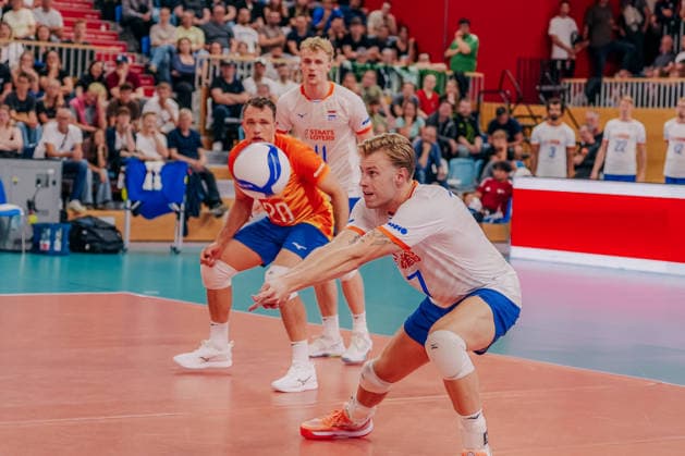 GER, Volleyball, European Championship Dress Rehearsal, Friendly Match, Germany vs. the Netherlands, September 4, 2026. Bennie Tuinstra (7) receives the ball, Netherlands. Photo: HMB Media, Etienne Schlick Copyright: HMBxMedia EtiennexSchlick