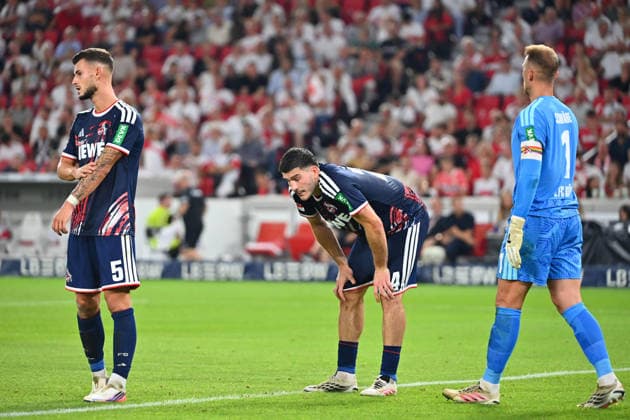 v.li.Tom KRAUSS (1.FC Koeln), Luka LOCHOSHVILI (1.FC Koeln), Marvin SCHWAEBE (Torwart 1.FC Koeln), enttaeuscht,frustriert,niedergeschlagen, Aktion. Fussball 1. Bundesliga Saison 2026 2027, 2.Spieltag, Spieltag02, VfB Stuttgart - 1.FC Koeln 4-1 am 04.09.2026 , MHP ARENA *** From left: Tom KRAUSS, 1. FC Köln; Luka LOCHOSHVILI, 1. FC Köln; Marvin SCHWAEBE, goalkeeper, 1. FC Köln; disappointed, frustrated, dejected; Action: Soccer, Bundesliga Season 2026–2027, Matchday 2, Matchday 02, VfB Stuttgart 1–4 1 FC Cologne on September 4, 2026, MHP ARENA
