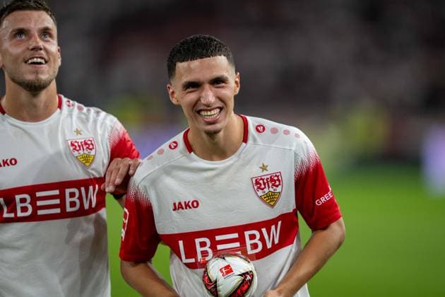 Bilal El Khannouss (VfB Stuttgart, 11) freut sich nach dem Spiel mit Deniz Undav (VfB Stuttgart, 26) und Ermedin Demirovic (VfB Stuttgart, 09), außerdem wurde er Man of the Match (Spieler des Spiels), VfB Stuttgart vs. 1. FC Koeln, Fussball, 1. Bundesliga, 02. Spieltag, 04.09.2026 DFB regulations prohibit any use of photographs as image sequences and or quasi-video Stuttgart Baden-Wuerttemberg Deutschland *** Bilal El Khannouss (VfB Stuttgart, 11) celebrates after the game with Deniz Undav (VfB Stuttgart, 26) and Ermedin Demirovic (VfB Stuttgart, 09. He was also named Man of the Match in the game between VfB Stuttgart and 1. FC Köln, soccer, Bundesliga 1, Matchday 2, September 4, 2026. DFB regulations prohibit any use of photographs as image sequences and or quasi-video. Stuttgart, Baden-Württemberg, Germany Copyright: xkolbert-press PhilipxZieglerx