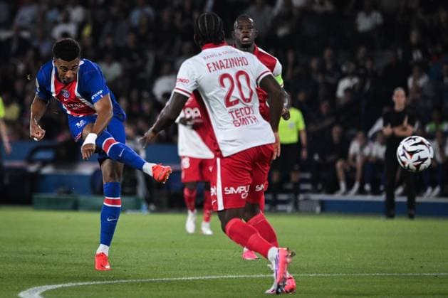 Ligue 1 PSG vs AS Monaco PARIS, FRANCE - SEPTEMBER 4, 2026: Paris Saint-Germain™s forward Desire Doue kicks the ball during the French L1 football match between Paris Saint-Germain and AS Monaco at the Parc des Princes stadium in Paris on September 4, 2026. Paris ÃŽle-de-France France Copyright: x xFirasxAbdullahx xJNAxPressx