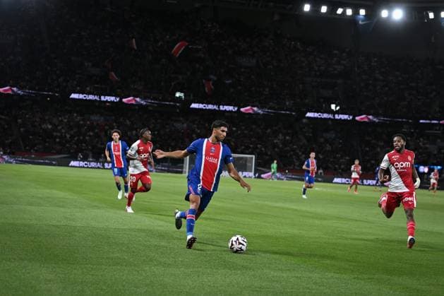 September 4, 2026, Paris, Å½Le-De-France, France: PARIS, FRANCE - SEPTEMBER 4, 2026: Paris Saint-GermainÃ¢â‚¬â ¢s defender Achraf Hakimi controls the ball during the French L1 football match between Paris Saint-Germain and AS Monaco at the Parc des Princes stadium in Paris on September 4, 2026. Paris France - ZUMAq101 20260904_zna_q101_204 Copyright: xFirasxAbdullahx
