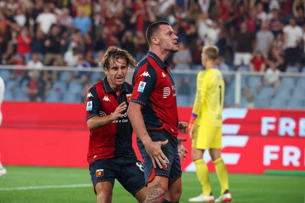 SOCCER - Serie A - Genoa CFC vs. Como 1907 Photo by IPA ABACAPRESS.COM88118299 - Serie A, Day 3, Genoa, Ferraris Stadium, Genoa vs. Como; pictured: Milutin Osmajic celebrating Genoa Italy  Copyright: xIPAxSport ABACAx