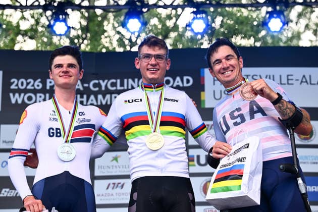 2026 UCI Para-cycling Road World Championships Picture by Olly Hassell SWpix.com - 04 09 2026 - Cycling - 2026 UCI Para-cycling Road World Championships - Huntsville, Alabama, United States of America - Men T2 Individual Time Trial (ITT) podium - Maximilian Jäger (Germany) wins the Gold Medal to become World Champion, Calum O Neill (Great Britain) receiving the Silver Medal and Dennis Connors (USA) receiving the Bronze Medal Huntsville Cummings Research Park United States of America Copyright: x xSWpix.comx(t axPhotographyxHubxLtd)xOllyxHassell SWpix.comx SWP-3030-22336