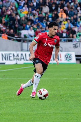 Hannover, Deutschland 04. September 2026: 2. BL - 2026 2027 - Sp. 4 - Hannover 96 gegen Karlsruher SC Im Bild: Husseyn Chakroun (H96) DFL DFB regulations prohibit any use of photographs as image sequences and or quasi-video Heinz von Heiden Arena Niedersachsen *** Hanover, Germany September 4, 2026 2. Bundesliga 2026–2027 Matchday 4 Hannover 96 vs. Karlsruher SC Pictured: Husseyn Chakroun H96 DFL DFB regulations prohibit any use of photographs as image sequences and or quasi-video Heinz von Heiden Arena, Lower Saxony Copyright: xFotostandx xKruczynskix