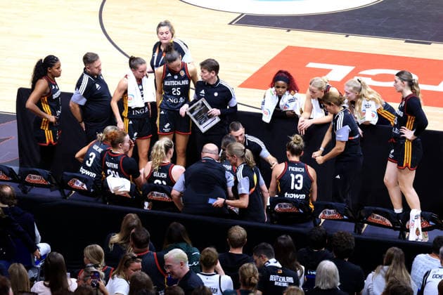 04.09.2026, GER, Basketball, Frauen , Basketball-WM, 2026, 1. Spieltag, Deutschland vs. Spanien Deutscher-Spielerkreis, Head Coach Olaf Lange ( Deutschland ) Berlin Uber Arena Berlin Deutschland *** September 4, 2026, GER, Basketball, Women s, Basketball World Cup, 2026, Matchday 1, Germany vs. Spain German squad, Head Coach Olaf Lange Germany Berlin Uber Arena Berlin Germany Copyright: xNordphotox xEnglerx