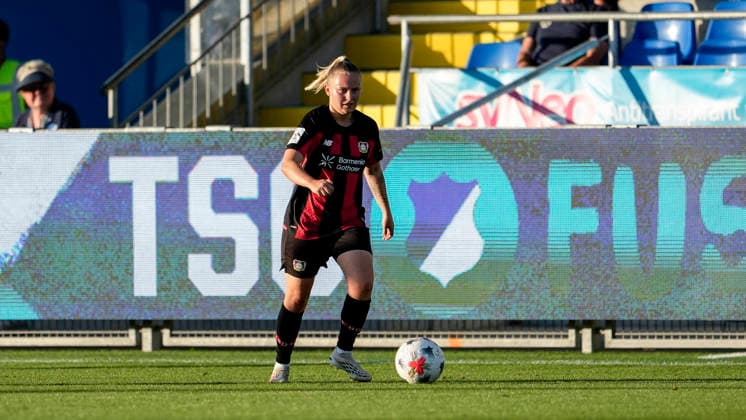 Vanessa Fudalla (B04, 21), am Ball, Freisteller, Ganzkörper, Einzelbild, Einzelfoto, Aktion, Action, 04.09.2026, Sinsheim (Hoffenheim) (Deutschland), Fussball, Google Pixel Frauen-Bundesliga, TSG 1899 Hoffenheim - Bayer 04 Leverkusen, DFB DFL REGULATIONS PROHIBIT ANY USE OF PHOTOGRAPHS AS IMAGE SEQUENCES AND OR QUASI-VIDEO. *** Vanessa Fudalla B04, 21, with the ball, cutout, full-body, single frame, single photo, action, 04 09 2026, Sinsheim, Hoffenheim, Germany, soccer, Google Pixel Women’s Bundesliga, TSG 1899 Hoffenheim vs. Bayer 04 Leverkusen, DFB and DFL regulations prohibit any use of photographs as image sequences and or quasi-video xozx