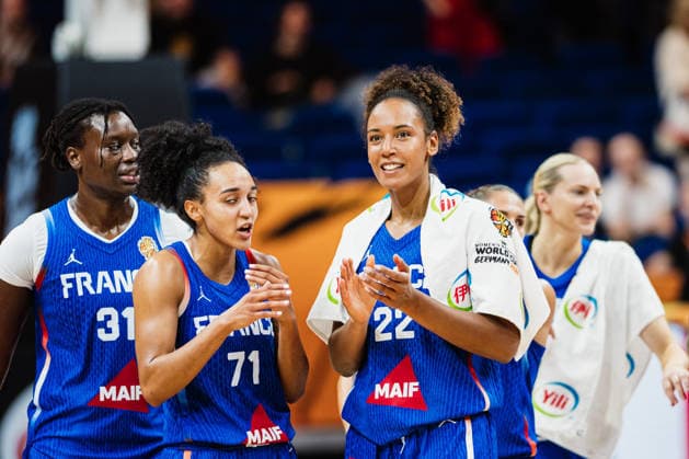 2026 FIBA Women’s Basketball World Cup: Hungary vs. France, September 4, 2026: France defeats Hungary; here they are clapping their hands. Marieme Badiane (France), 22. FIBA Women’s Basketball World Cup 2026, group stage, Group B, Matchday 1: Hungary vs. France on September 4, 2026, at the Uber Arena, Berlin Copyright: xBEAUTIFULxSPORTS Tonhäuserx
