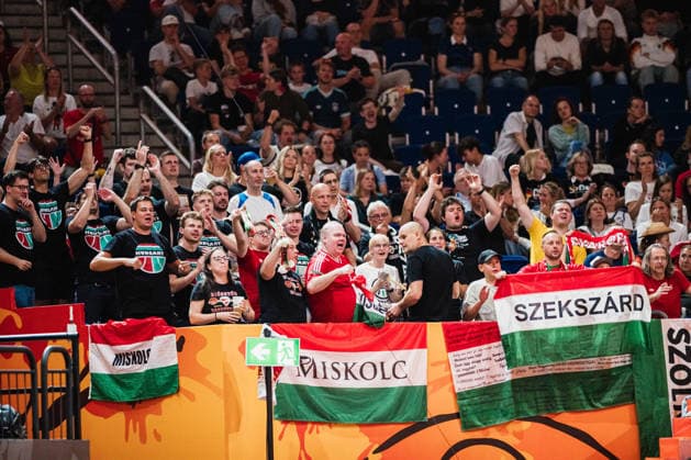 FIBA Women’s Basketball World Cup 2026: Hungary vs. France, September 4, 2026. Hungarian fans are cheering on their team. Basketball, FIBA Women’s Basketball World Cup 2026, Group Stage, Group B, Matchday 1: Hungary vs. France on September 4, 2026, at the Uber Arena, Berlin Copyright: xBEAUTIFULxSPORTS Tonhäuserx