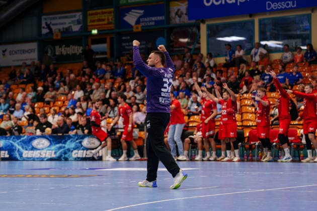Handball Bundesliga 2, Matchday 2: Dessau Roßlauer HV 06 vs. Die Eulen Ludwigshafen. Janis Boieck of Die Eulen Ludwigshafen, 32, clenches his fist on September 4, 2026, at the Anhalt Arena, Dessau-Roßlau, Saxony-Anhalt; Anhalt Arena, Dessau-Roßlau, Saxony-Anhalt, Germany