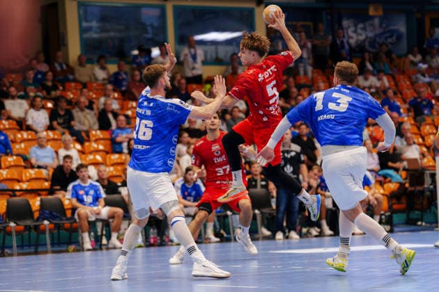 Handball Bundesliga 2, Matchday 2: Dessau Roßlauer HV 06 vs. Die Eulen Ludwigshafen – Matteo Menges of Die Eulen Ludwigshafen, No. 5, taking a jump shot on September 4, 2026, at the Anhalt Arena, Dessau-Roßlau, Saxony-Anhalt; Dessau-Roßlau, Anhalt Arena, Saxony-Anhalt, Germany