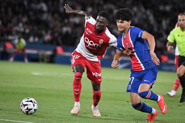 September 4, 2026, Paris, Å½Le-De-France, FR: PARIS, FRANCE - SEPTEMBER 4, 2026: Paris Saint-GermainÃ¢â‚¬â ¢s midfielder Pedro Fernandez Sarmiento fights for the ball during the French L1 football match between Paris Saint-Germain and AS Monaco at the Parc des Princes stadium in Paris on September 4, 2026. Paris FR - ZUMAq101 20260904_zna_q101_264 Copyright: xFirasxAbdullahx