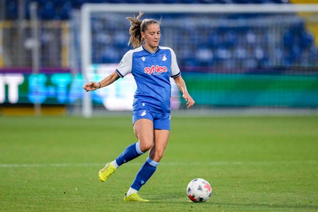 Lisann Kaut (TSG, 4), am Ball, Freisteller, Ganzkörper, Einzelbild, Einzelfoto, Aktion, Action, 04.09.2026, Sinsheim (Hoffenheim) (Deutschland), Fussball, Google Pixel Frauen-Bundesliga, TSG 1899 Hoffenheim - Bayer 04 Leverkusen, DFB DFL REGULATIONS PROHIBIT ANY USE OF PHOTOGRAPHS AS IMAGE SEQUENCES AND OR QUASI-VIDEO. *** Lisann Kaut TSG, 4, on the ball, cutout, full body, single frame, single photo, action, 04 09 2026, Sinsheim, Hoffenheim, Germany, soccer, Google Pixel Women’s Bundesliga, TSG 1899 Hoffenheim vs. Bayer 04 Leverkusen, DFB and DFL regulations prohibit any use of photographs as image sequences and or quasi-video xozx