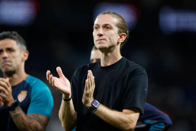 September 4, 2026, Paris, Paris, France: LuoÂ­s Filipe head coach of AS MONACO celebrate victory with fans during League 1 McDonald s, Day 03 match between PSG and AS MONACO at Parc Des Princes stadium - on September 04 2026. Paris - France Soccer 2026, League 1 McDonaldÃ¢â‚¬â ¢S PSG 1:2 AS MONACO  - ZUMAb253 20260904_zsp_b253_095 Copyright: xLoicxBaratouxx