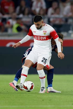 v.l.n.r.: Deniz Undav (VfB Stuttgart) und Alessio Castro-Montes (1. FC Köln), im Bundesliga-Spiel zwischen dem VfB Stuttgart und dem 1. FC Köln in der MHP Arena, Stuttgart, Deutschland, am 4. September 2026. in action during the Bundesliga match between VfB Stuttgart and 1. FC Köln at the MHP Arena, Stuttgart, Germany, on September 4, 2026. DFB DFL REGULATIONS PROHIBIT ANY USE OF PHOTOGRAPHS AS IMAGE SEQUENCES AND OR QUASI-VIDEO, *** From left to right: Deniz Undav of VfB Stuttgart and Alessio Castro Montes of 1. FC Köln, during the Bundesliga match between VfB Stuttgart and 1. FC Köln at the MHP Arena, Stuttgart, Germany, on September 4, 2026, in action during the Bundesliga match between VfB Stuttgart and 1 FC Köln at the MHP Arena, Stuttgart, Germany, on September 4, 2026. DFB and DFL regulations prohibit any use of photographs as image sequences and or quasi-video, Copyright: HMBxMedia xHeikoxBecker