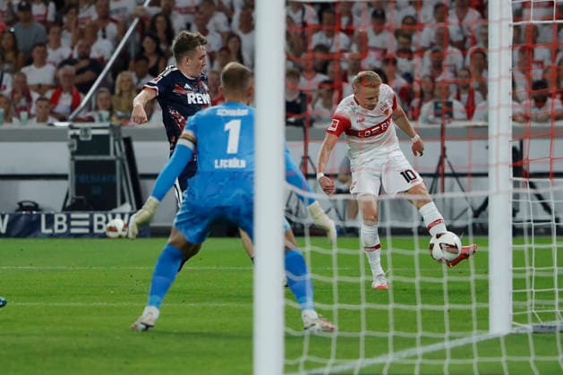 v.l.n.r.: Chris Führich (VfB Stuttgart) mit einer Flanke, im Bundesliga-Spiel zwischen dem VfB Stuttgart und dem 1. FC Köln in der MHP Arena, Stuttgart, Deutschland, am 4. September 2026. in action during the Bundesliga match between VfB Stuttgart and 1. FC Köln at the MHP Arena, Stuttgart, Germany, on September 4, 2026. DFB DFL REGULATIONS PROHIBIT ANY USE OF PHOTOGRAPHS AS IMAGE SEQUENCES AND OR QUASI-VIDEO, *** From left to right: Chris Führich of VfB Stuttgart delivers a cross during the Bundesliga match between VfB Stuttgart and 1 FC Köln at the MHP Arena in Stuttgart, Germany, on September 4, 2026, Stuttgart, Germany, on September 4, 2026. DFB and DFL regulations prohibit any use of photographs as image sequences and or quasi-video, Copyright: HMBxMedia xHeikoxBecker