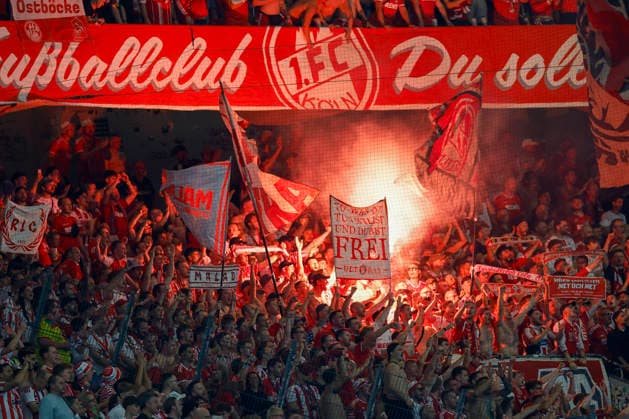 v.l.n.r.: Pyro, Pyrotechnik, Rauchtöpfe, Bengalos, Feuerwerkskoerper, Pyrotechnics, smoke pots, flares, fireworks im Kölner Blog, im Bundesliga-Spiel zwischen dem VfB Stuttgart und dem 1. FC Köln in der MHP Arena, Stuttgart, Deutschland, am 4. September 2026. in action during the Bundesliga match between VfB Stuttgart and 1. FC Köln at the MHP Arena, Stuttgart, Germany, on September 4, 2026. DFB DFL REGULATIONS PROHIBIT ANY USE OF PHOTOGRAPHS AS IMAGE SEQUENCES AND OR QUASI-VIDEO, *** From left to right: Pyro, pyrotechnics, smoke pots, flares, fireworks on the Cologne blog, during the Bundesliga match between VfB Stuttgart and 1 FC Köln at the MHP Arena, Stuttgart, Germany, on September 4, 2026, in action during the Bundesliga match between VfB Stuttgart and 1 FC Köln at the MHP Arena, Stuttgart, Germany, on September 4, 2026. DFB and DFL regulations prohibit any use of photographs as image sequences and or quasi-video, Copyright: HMBxMedia xHeikoxBecker