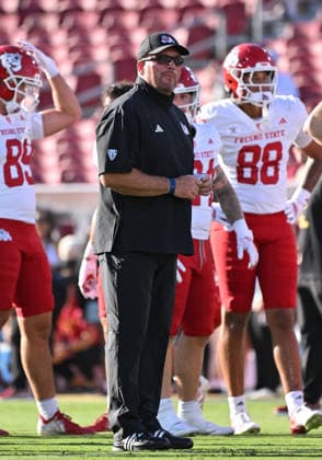 LOS ANGELES, CA - SEPTEMBER 04: Fresno State Bulldogs head coach Matt Entz on the field prior to the game between the USC Trojans and the Fresno State Bulldogs on September 04, 2026 at Los Angeles Memorial Coliseum in Los Angeles. (Photo by David Dennis Icon Sportswire) COLLEGE FOOTBALL: SEP 04 Fresno State at USC EDITORIAL USE ONLY Icon26090408