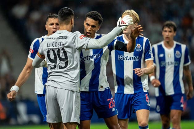 PORTO, PORTUGAL - SEPTEMBER 6: Diogo Costa of FC Porto celebrates with teammates during the Liga Portugal Betclic 2026 27 match between FC Porto and Moreirense FC at Estadio do Dragao on September 6, 2026 in Porto, Portugal (Photo by Pedro Loureiro Sports Press Photo SPP) Copyright: xSportsxPressxPhotox Sportspressphoto_SPR223273