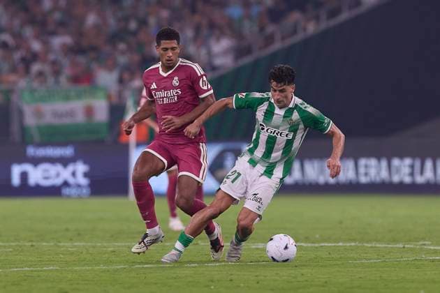 LaLiga EA SPORTS 2026 2027 - Real Betis Balompie and Real Madrid CF in Seville, Spain - 04 Sep 2026 Jude Bellingham (Real Madrid CF) and Marc Roca (Real Betis Balompie) are seen in action during the LaLiga EA SPORTS 2026 2027 match between Real Betis Balompie and Real Madrid CF Final score: Real Betis Balompie 1-0 Real Madrid CF Seville Spain Copyright: xFedericoxTitonex xSOPAxImagesx Federico-Titone-1446848