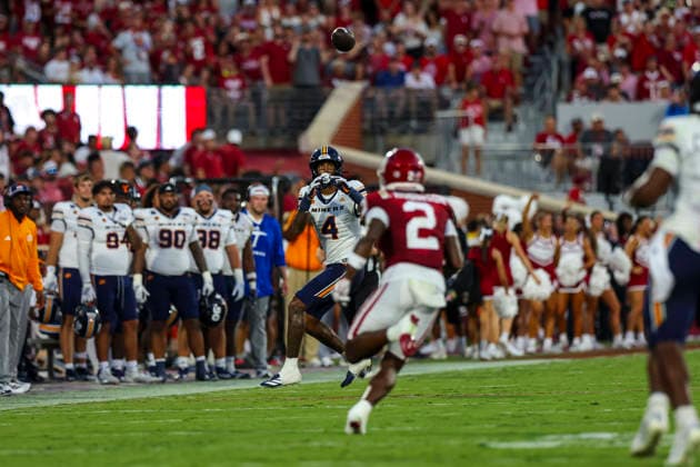 NORMAN, OK - SEPTEMBER 04: UTEP Miner tight end Cash Cheeks (4) looks to catch a pass during the college football game between the Oklahoma Sooners and the UTEP Miners on September 04, 2026 at Gaylord Family Oklahoma Memorial Stadium in Norman, OK. (Photo by Chad Hamilton Icon Sportswire) COLLEGE FOOTBALL: SEP 04 UTEP at Oklahoma EDITORIAL USE ONLY Icon260903076