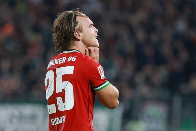 2. Bundesliga - Hannover 96 - Karlsruher SC am 04.09.2026 in der Heinz von Heiden Arena in Hannover Lars Gindorf (Hannover 25) unzufrieden, enttäuscht, enttaeuscht, niedergeschlagen *** 2. Bundesliga: Hannover 96 vs. Karlsruher SC on September 4, 2026, at the Heinz von Heiden Arena in Hannover; Lars Gindorf, Hannover 25: dissatisfied, disappointed, disheartened, dejected MH