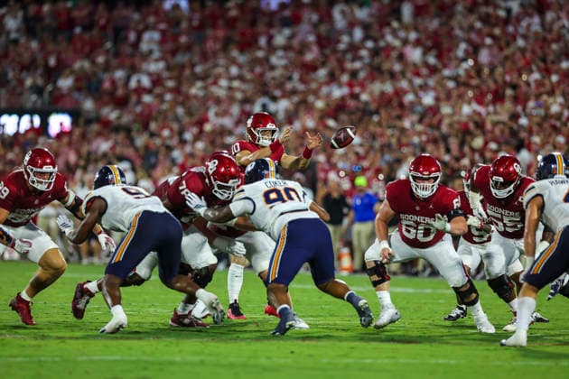 NORMAN, OK - SEPTEMBER 04: Oklahoma Sooner quarterback John Mateer (10) takes the snap during the college football game between the Oklahoma Sooners and the UTEP Miners on September 04, 2026 at Gaylord Family Oklahoma Memorial Stadium in Norman, OK. (Photo by Chad Hamilton Icon Sportswire) COLLEGE FOOTBALL: SEP 04 UTEP at Oklahoma EDITORIAL USE ONLY Icon260903102