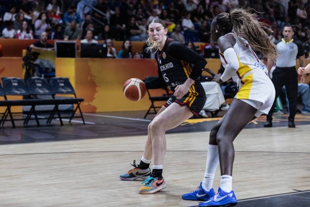FIBA Women s World Cup First Round: Spain-Germany in Berlin, Germany - 4 Sept 2026 Clara Bielefeld of Germany (L) and Awa Fam (R) of Spain seen in action during the first round of the 2026 FIBA Women s World Cup between Germany and Spain at Uber Arena. Final score; Spain 83:53 Germany. Berlin Germany Copyright: xNicholasxMullerx xSOPAxImagesx FIBAWWCGERSPAIN(8)