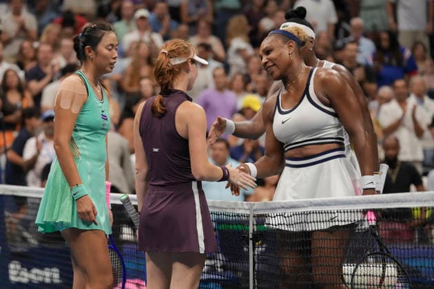 Maya Joint (2-L) of Australia and Chan Hao-ching (L) of China greet Venus (back) and Serena Williams of the United States at the end of a first-round women s doubles match at the 2026 US Open at Arthur Ashe Stadium in New York, USA, 04 September 2026. US Open 2026: Serena and Venus Williams - Maya Joint and Chan Hao-ching !ACHTUNG: NUR REDAKTIONELLE NUTZUNG!  Copyright: xÁngelxColmenaresx AME4743 20260905-55021310687_1