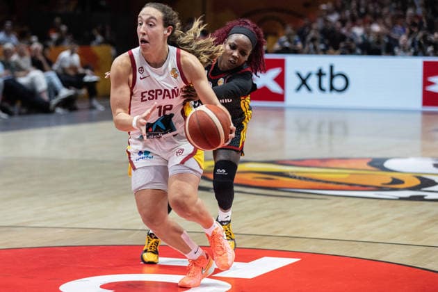 September 4, 2026, Berlin, Germany: Alicia Florez of Spain (L) and Alexis Peterson (R) of Germany seen in action during the first round of the 2026 FIBA Women s World Cup between Germany and Spain at Uber Arena. Final score; Spain 83:53 Germany. Berlin Germany - ZUMAs197 20260904_aaa_s197_535 Copyright: xNicholasxMullerx