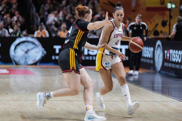 September 4, 2026, Berlin, Germany: Maria Conde of Spain (R) and Lina Sontag (L) of Germany seen in action during the first round of the 2026 FIBA Women s World Cup between Germany and Spain at Uber Arena. Final score; Spain 83:53 Germany. FIBA Women s World Cup First Round: Spain-Germany In Berlin, Germany - 4 Sept 2026  - ZUMAs197 20260904_aaa_s197_534 Copyright: xNicholasxMullerx