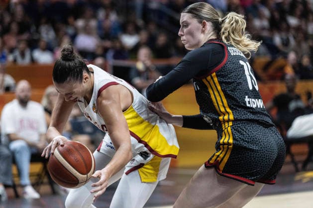 September 4, 2026, Berlin, Germany: Raquel Carrera of Spain (L) and Luisa Geiselsoder (R) of Germany seen in action during the first round of the 2026 FIBA Women s World Cup between Germany and Spain at Uber Arena. Final score; Spain 83:53 Germany. FIBA Women s World Cup First Round: Spain-Germany In Berlin, Germany - 4 Sept 2026  - ZUMAs197 20260904_aaa_s197_536 Copyright: xNicholasxMullerx