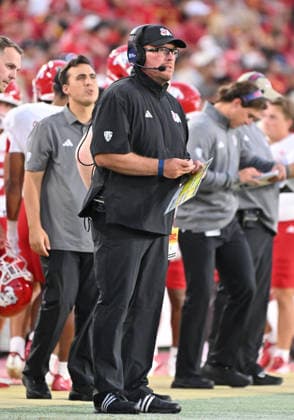 LOS ANGELES, CA - SEPTEMBER 04: Fresno State Bulldogs head coach Matt Entz on the sidelines during the game between the USC Trojans and the Fresno State Bulldogs on September 04, 2026 at Los Angeles Memorial Coliseum in Los Angeles. (Photo by David Dennis Icon Sportswire) COLLEGE FOOTBALL: SEP 04 Fresno State at USC EDITORIAL USE ONLY Icon26090416