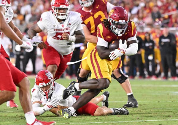 LOS ANGELES, CA - SEPTEMBER 04: Southern California Trojans running back Waymond Jordan (2) carries the ball up the middle during the game between the USC Trojans and the Fresno State Bulldogs on September 04, 2026 at Los Angeles Memorial Coliseum in Los Angeles. (Photo by David Dennis Icon Sportswire) COLLEGE FOOTBALL: SEP 04 Fresno State at USC EDITORIAL USE ONLY Icon26090420