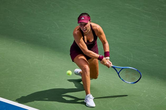 September 4, 2026, New York, New York, United States of America: Jessica Pegula of United States returns with backhand during the 2026 US Open - Tennis Championships Tennis 2026: US Open - Tennis Championships: 3rd RD: PEGULA 1:6 6:4 6:3 FERNANDEZ  - ZUMAs343 20260904_zsp_s343_058 Copyright: xMathiasxSchulzx
