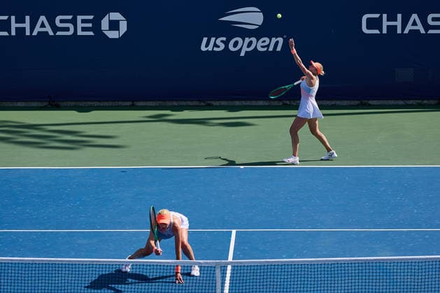 September 4, 2026, New York, New York, United States of America: Nadiia Kichenok of Ukraine, Lyudmyla Kchenok of Ukraine (in front) serving during the 2026 US Open - Tennis Championships Tennis 2026: US Open - Tennis Championships: 1st RD: KICHENOK KICHENOK 4:6 6:2 6:2 BARTUNKOVA OSORIO  - ZUMAs343 20260904_zsp_s343_076 Copyright: xMathiasxSchulzx