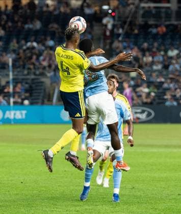 September 4, 2026, Bronx, New York, USA: Jeisson Palacios (4) of Nashville SC controls the air ball during MLS, Fussball Herren, USA regular season game between NYCFC and Nashville SC at Yankee stadium in New York, NY on September 4, 2026. Game ended in goalless draw. Bronx USA - ZUMAr339 20260904_znp_r339_040 Copyright: xLevxRadinx