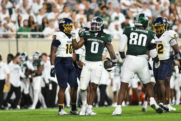 EAST LANSING, MI - SEPTEMBER 04: Michigan State Spartans running back Cam Edwards (0) makes a first down signal in the first quarter of a college football game between the Michigan State Spartans and Toledo Rockets on September 4, 2026 at Spartan Stadium in East Lansing, MI. (Photo by Adam Ruff Icon Sportswire) COLLEGE FOOTBALL: SEP 04 Toledo at Michigan State EDITORIAL USE ONLY Icon260908007